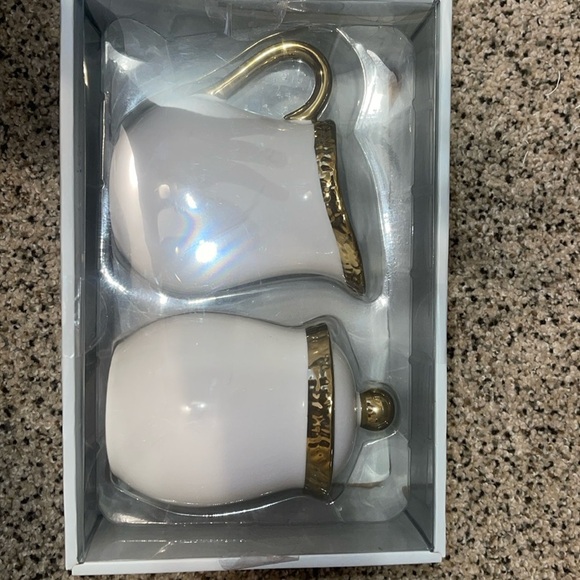 The Cobblest Collection Sugar Bowl & Creamer Pitcher - Picture 1 of 5